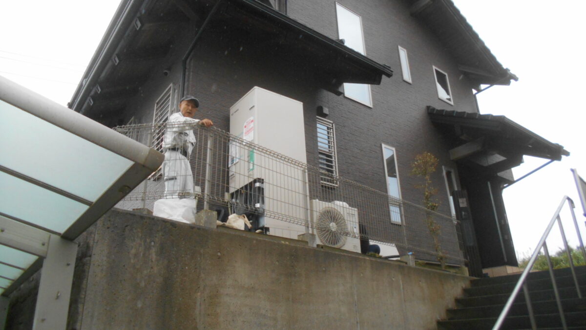 安心を提供します。電気工事士の施工ですから　完璧です。無資格の施工で安心できますか？エコキュートからの200ボルトの漏電は　生命にかかわります。