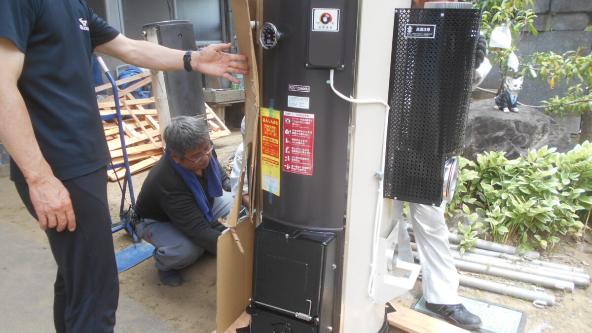 薪ボイラー　長府LHG-35型の施工　茨城　栃木　千葉各地施工承ります。