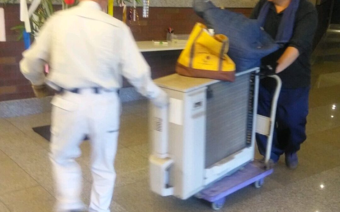 三菱レジデンス　さくら台パークハウスでの三菱ダイヤホットエコキュートのヒートポンプの仮設設置です。エコキュート交換です。