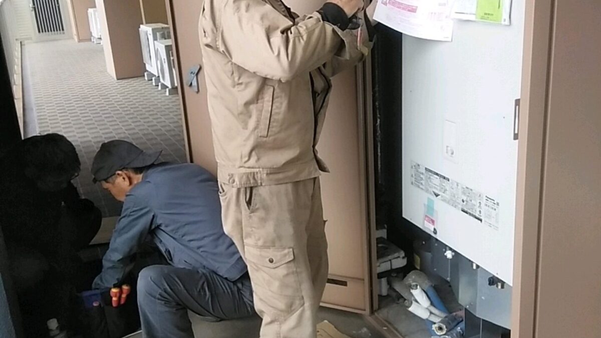 つくば市　万博記念公園前　ガレリアヴェール　マンションでのエコキュート交換です。