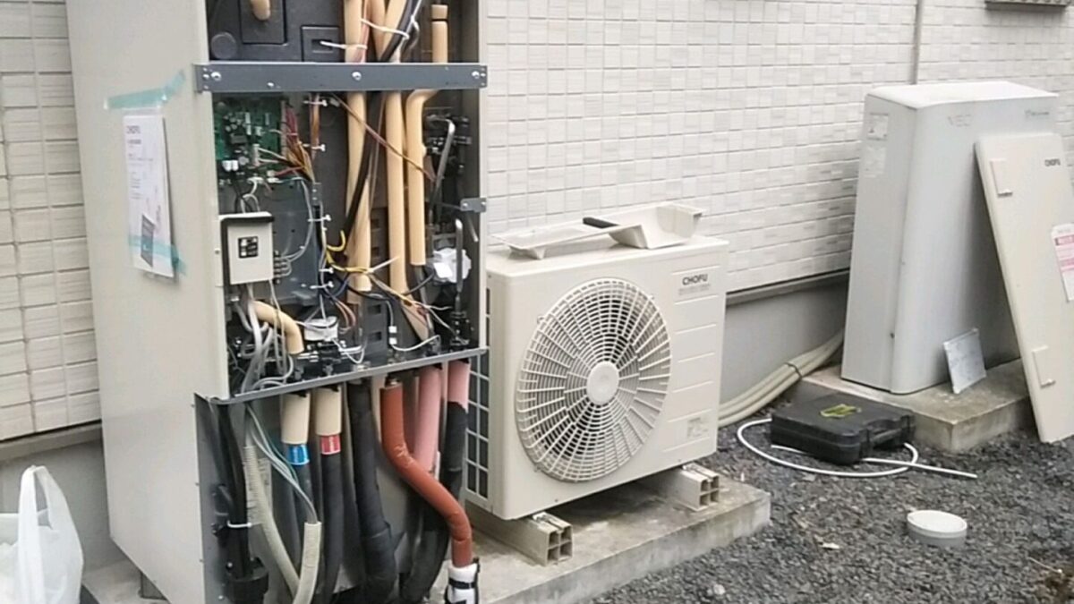 つくば市　平沢で　つくば市クリーンエネルギー機器設置事業補助金対応の長府お日様エコキュートの取付画像です。