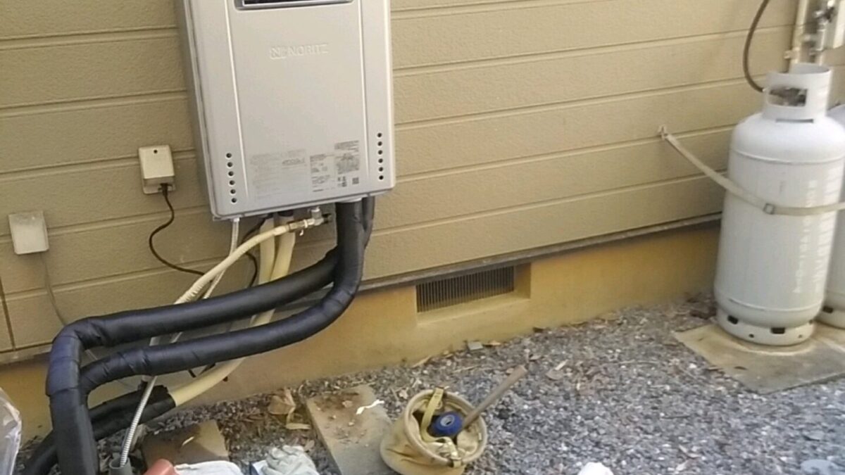 茨城県土浦市　藤沢にてノーリツプロパンガス給湯器エコジョーズの交換作業の画像です。