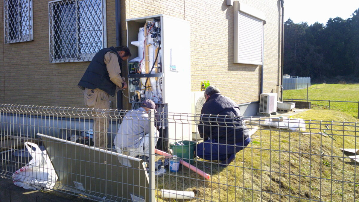 かすみがうら市　宍倉で長府のエコキュートEHP-3705BXの取り付けです。