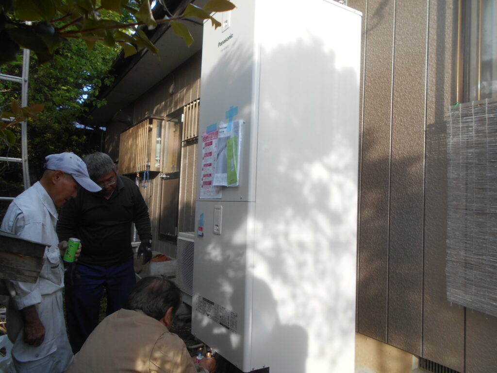 土浦市　板谷で　エコキュートパナソニックHE-NS46LQSの交換です。