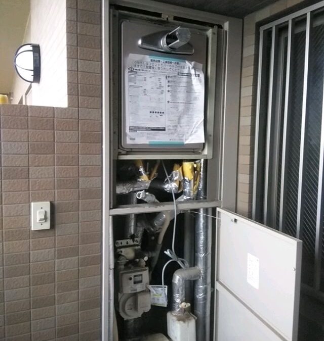 つくば市　吾妻サーパスマンション(旧つくば市郵便局の隣)で　パロマの全自動お湯はり機能付東京ガス対応給湯器の施工です。