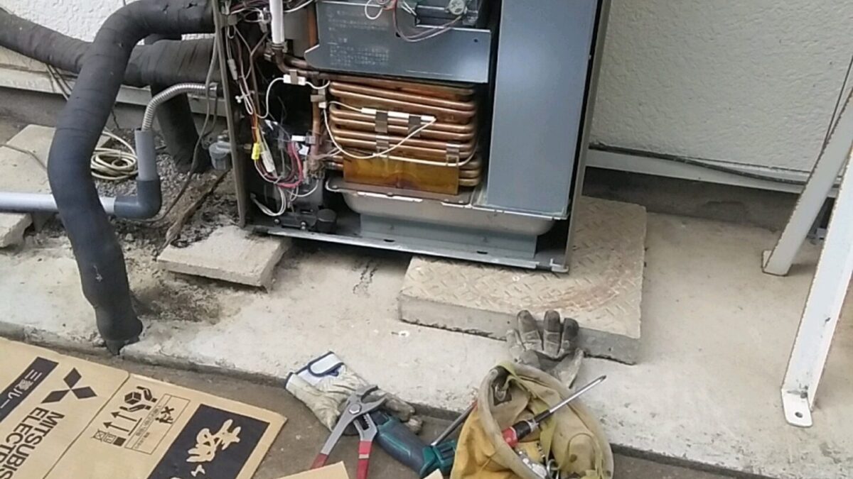 つくば市　池田で　長府エコフィール石油給湯器の　中和器の交換修理です。