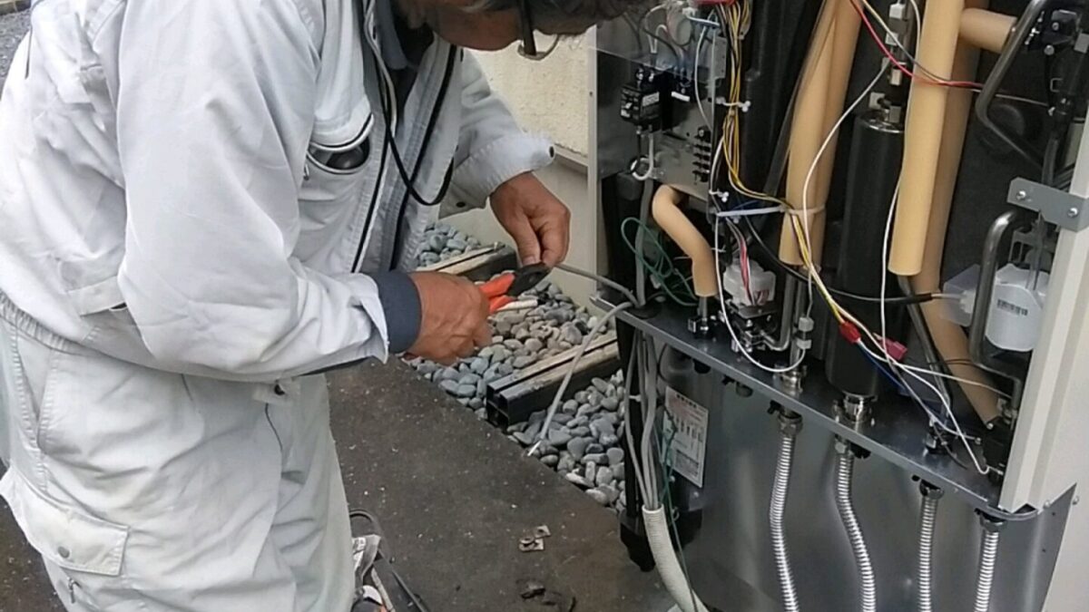 つくば市　高良田で　長府の井戸水対応できるEHP-3705BX-1の　施工と　配管の補修です。水門やきそば懐かしいです。